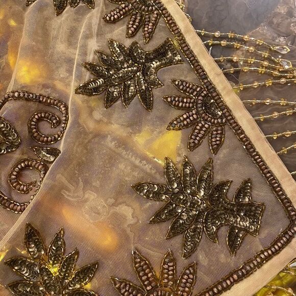 Indian handmade beaded/sequinned mesh tablecloth 42x42 - Picture 4 of 7